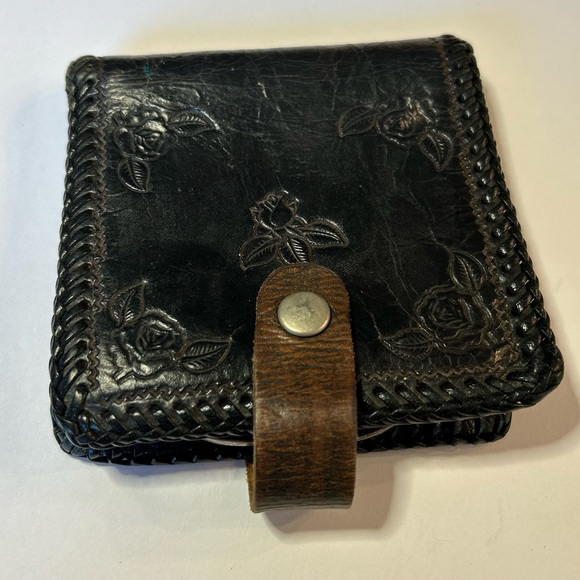 Black Leather Embossed Wallet - Picture 2 of 4